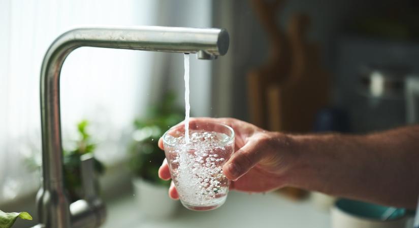 Azt hittem, ki kell cserélni a csapot. Öt perc múlva a régi vízkő pelyhekben kezdett lejönni