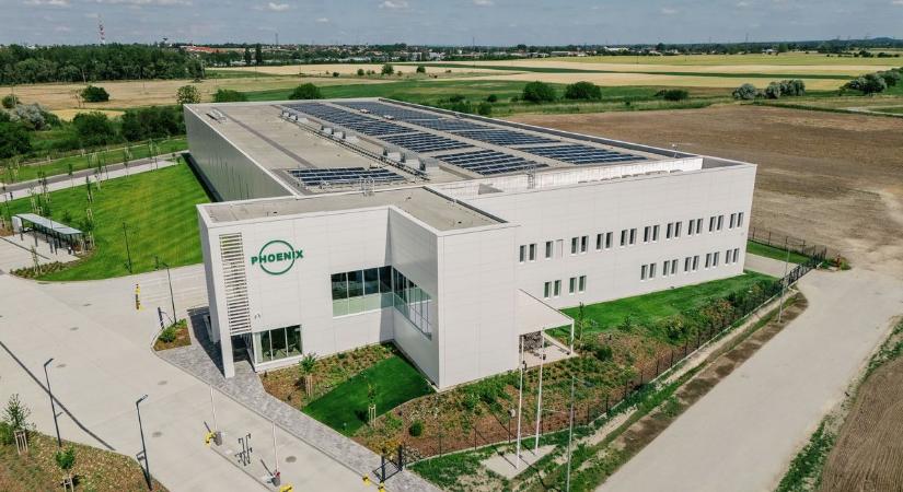Átadták a PHOENIX új, innovatív gyógyszerlogisztikai központját Győrben