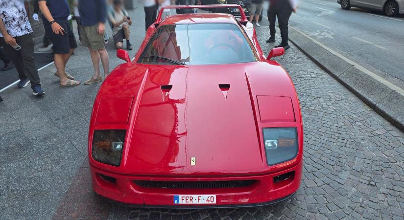 Olyan Ferrari járta Budapest utcáit, hogy a többi ferraris is előre köszönt