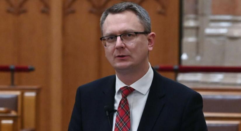 „A bankok profitálnának, az emberek veszítenének” – Rétvári a kamatstop eltörléséről