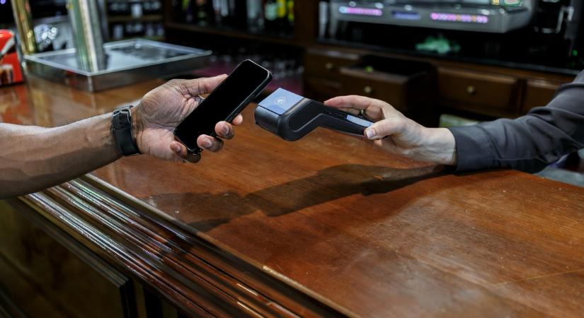 Egyharmados forradalom a fizetésekben: a mobilokba tett kártyák átlépték az álomhatárt