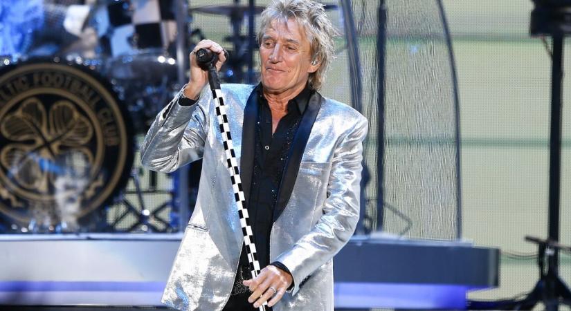 Rod Stewart majdnem elájult a színpadon, oxigénpalackot kellett vinni neki