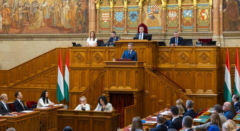 Magyar Péter készül valamire, a felszólalásával kezdődik a hétfői parlamenti ülés - Ez lesz a további program