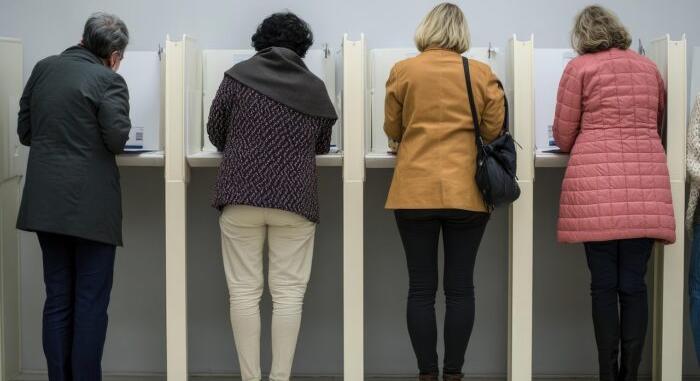 Nem demokratikus választások demokráciákban