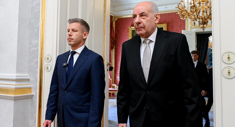 Sándor-palota: Soha nem látott jogalkotási visszaélést jelentene a közjogi tisztségviselők eltávolítása