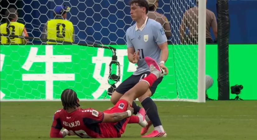 A segítségnyújtás közepén jött rá az uruguayi csatár, hogy támad a csapata, azonnal le is lépett