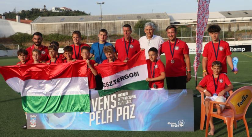 Dobogóra állhattak a térség fiatal labdarúgói Portugáliában