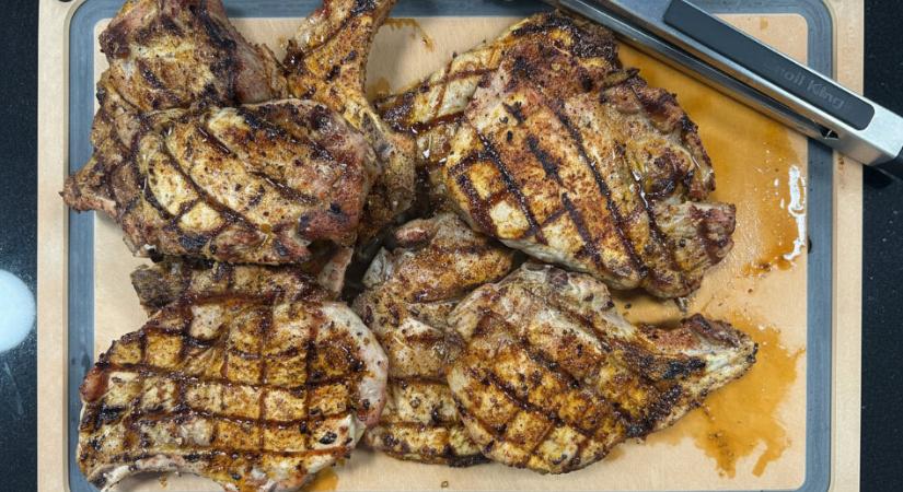 Tökéletes sertéskaraj a grillen - szaftos, kérges, sosem száraz