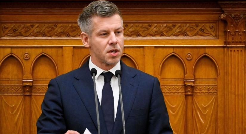 Rendkívüli ülés: jön Magyar Péter napirend előtti felszólalása, Kapitány István kezébe kerülhetnek a benzinárak