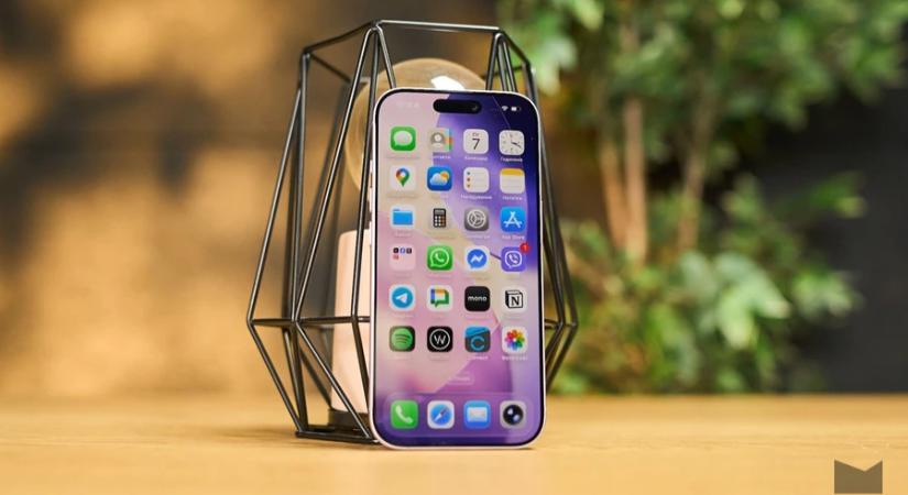 Drágul az iPhone: Tim Cook kijelentette, az Apple emelni fogja az árakat a mesterséges intelligencia fellendülése okozta memóriahiány miatt