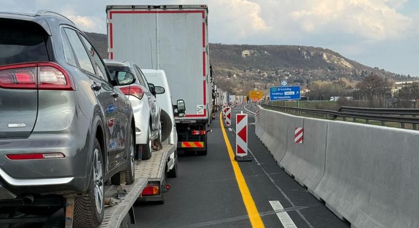 Egymást érik a balesetek az M1-esen, itt van most araszolás és kilométeres torlódás
