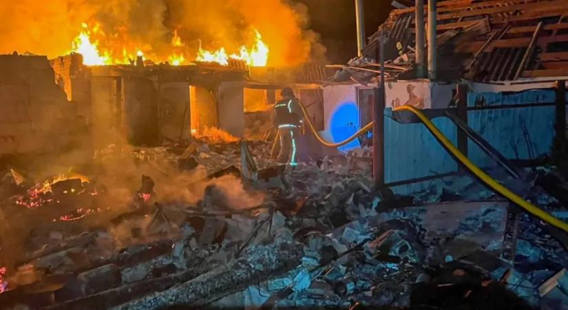 Több ukrán városban is dróntámadásokban haltak meg civilek, az oroszok több tucat drónt lőttek le Moszkva közelében
