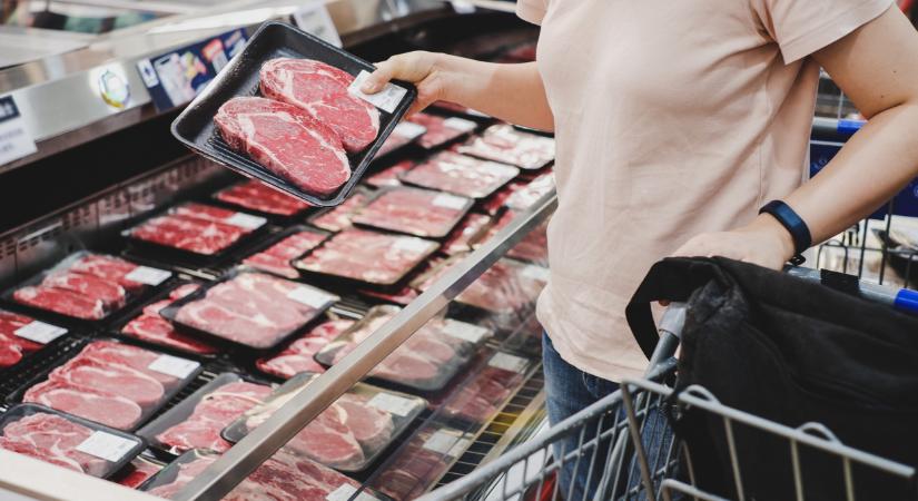 Döbbenetes szigorítás jön: kitiltják a húsóriás termékeit a boltokból
