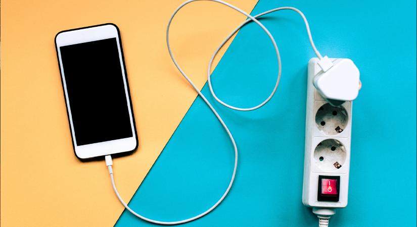 Mobiltelefon töltési sorrend: ezt csináld, hogy tovább bírja az akkumulátor