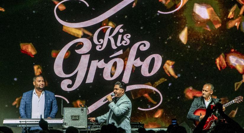 Az összes nyári fellépését lemondta Kis Grófo, az egyedüli ismert fideszes celeb, aki visszafizette az NKA-pénzszórásban kapott támogatást
