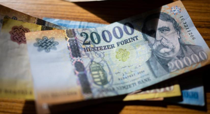Havi 87 ezer forint: ennyit tesznek félre a magyarok átlagban, de sok pénz hever parlagon