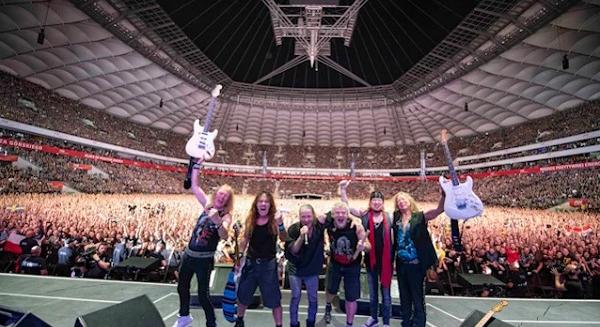 Iron Maiden: turnéfilm készül, a rajongók nem használhatják a telefonjukat a küzdőtéren