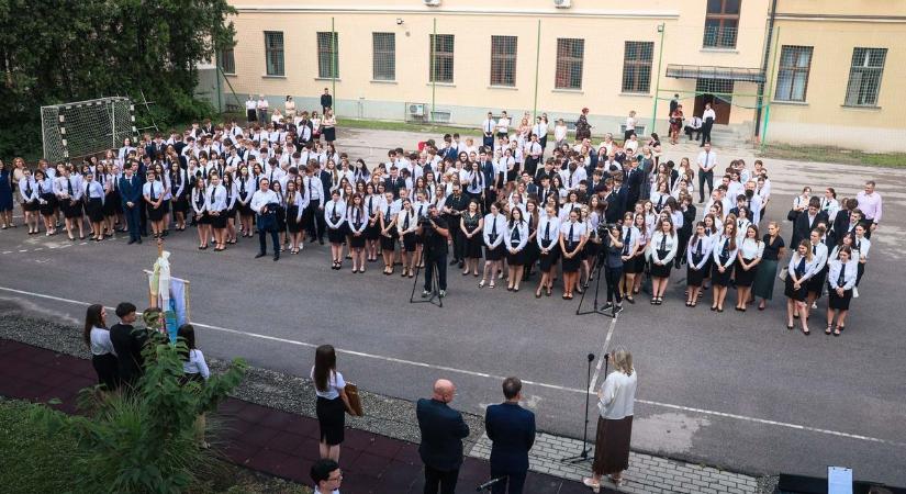 Csaknem száz év után újult meg az egri iskola ikonikus épülete