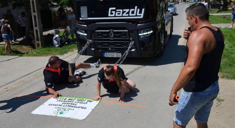 Elképesztő izomparádé Somogyban: lyukas hordó okozott riadalmat a kastélyosdombói erősember versenyen