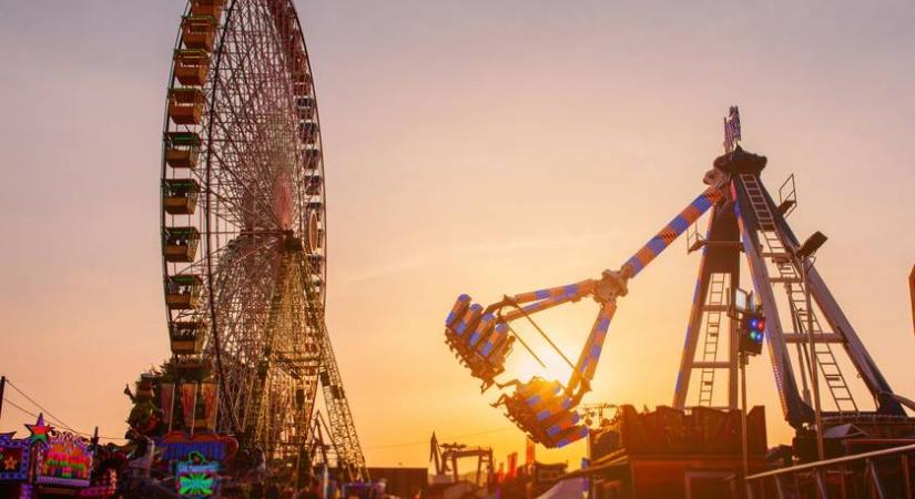 Hátborzongató mentőakció történt a vidámparkban: órákig a magasban rekedtek a gyerekek