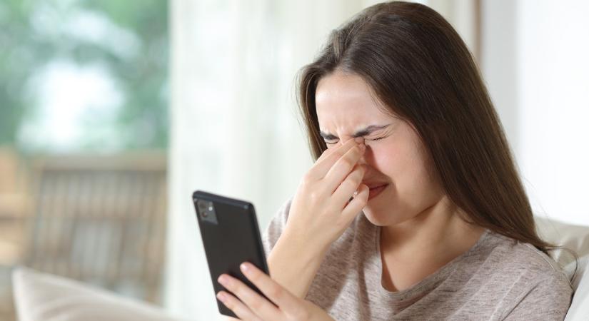 Homályosan lát? Fáj a feje? Itt a válasz arra, milyen messze kell tartani a telefont a szemünktől
