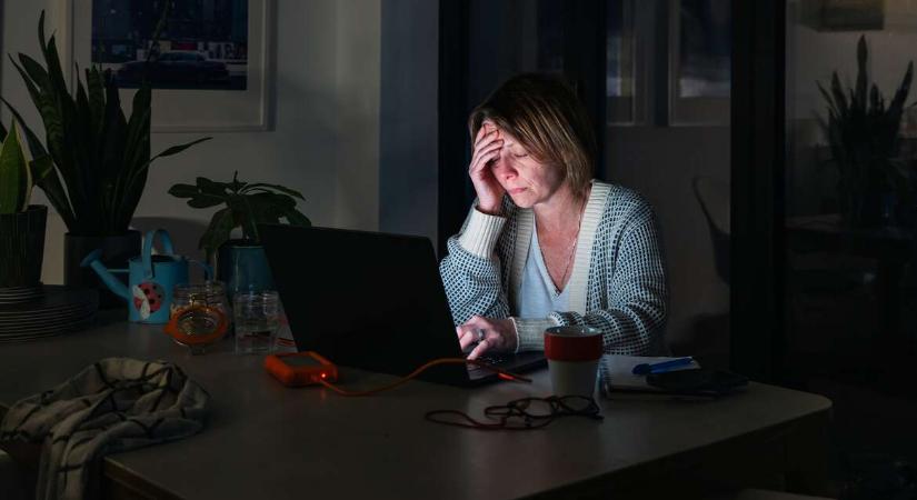 A család személyi asszisztensei is az anyák – Mennyit vesz ki a nőkből a digitális láthatatlan munka?