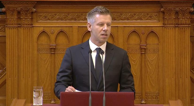 Magyar Péter elkezdte sorsdöntő beszédét Sulyok Tamás és a vagyonvisszaszerzés ügyében az Országgyűlésben