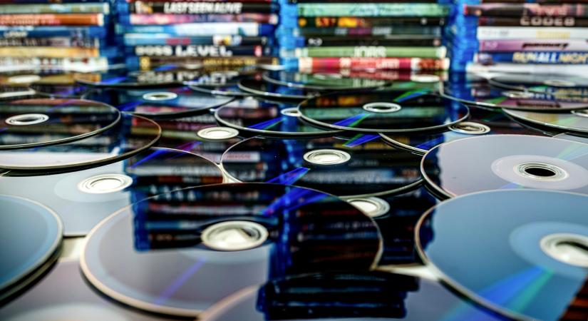 Húszéves a Blu-ray, ami a konzoloknak és a streamingnek köszönheti, hogy még él