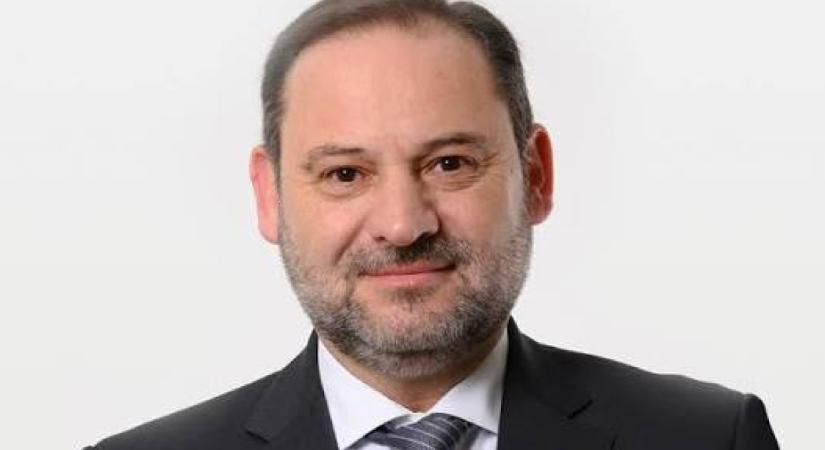 Korrupció miatt kattant a bilincs egy volt közlekedési miniszter csuklóján