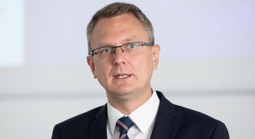 12 évben maximalizálnák az országgyűlési képviselői mandátumot