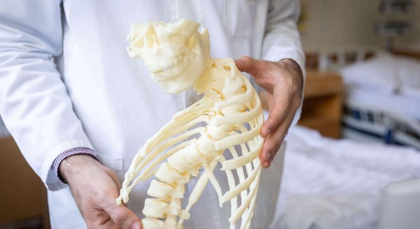 Semmelweis Egyetem: új eszköz segítheti a sebészeket a nehéz gerincműtétekben