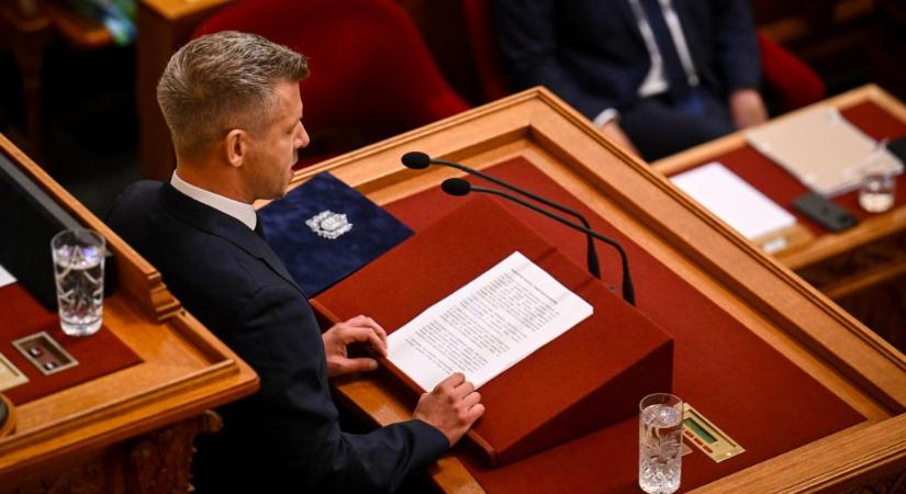 Sulyok megbízatásának megszűnése, a 70 feletti alkotmánybírók nyugdíjazása, három ciklus után távozó képviselők – itt az Alaptörvény módosítása