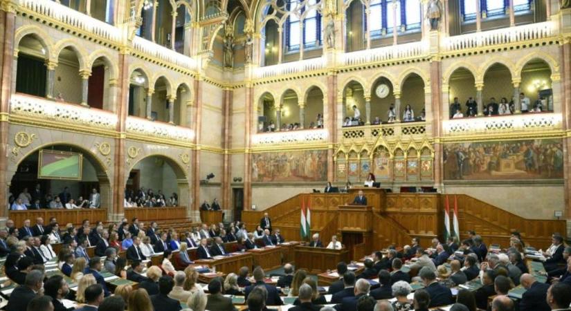 12 évben maximalizálja a Tisza-kormány az országgyűlési képviselői mandátumot