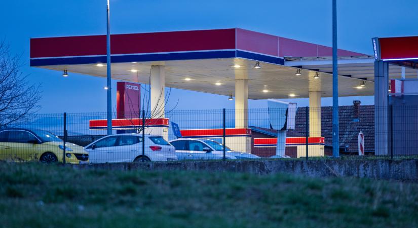 Megéri nyaralás elején inkább külföldön tele nyomni a tankot? Ebből a listából kiderül