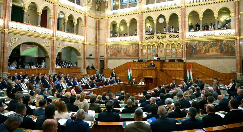 Akkor ezzel a Fidesz frakciójának legfontosabb tagjait kizárják a parlamentből