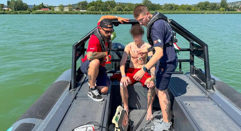 A vízimentőknél is berobbant a strandszezon