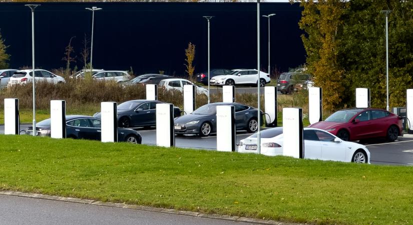Lebukott a legújabb magyar Supercharger