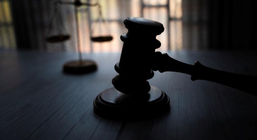 Bíróság elé kerül a gyermekotthonban élő fiú, aki többször is rátámadt a nevelőire