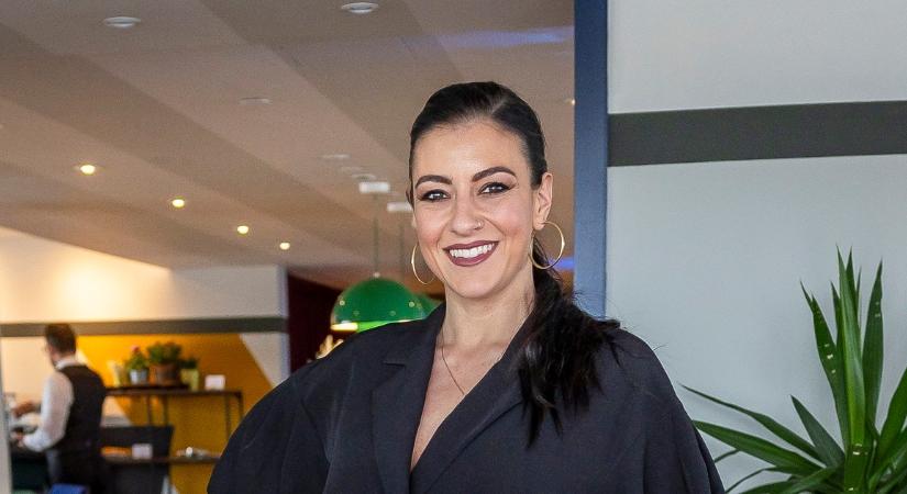 Kiderült Stana Alexandra babájának neme: a torta árulta el a nagy titkot
