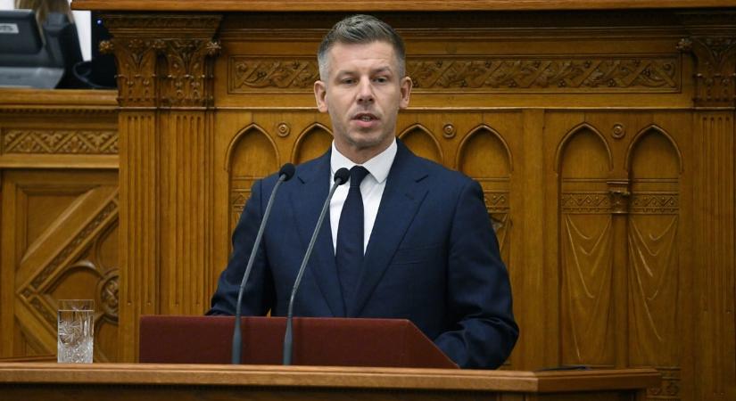 Új köztársasági elnököt választ az Országgyűlés, az alkotmányról népszavazás lesz