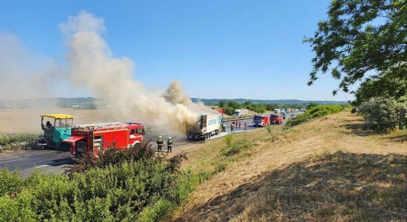 Drámai hétindítás: tűz ütött ki az M6-oson
