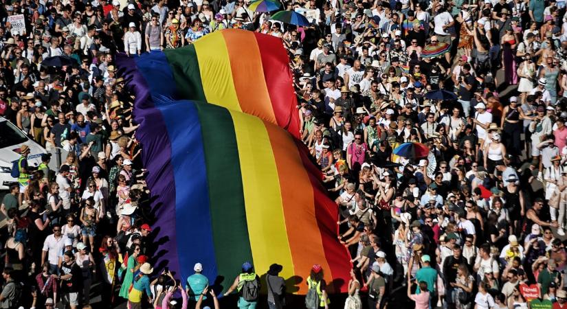 Közös nyilatkozatban üdvözli 36 külképviselet, hogy az új kormány nem tiltja a Pride-ot