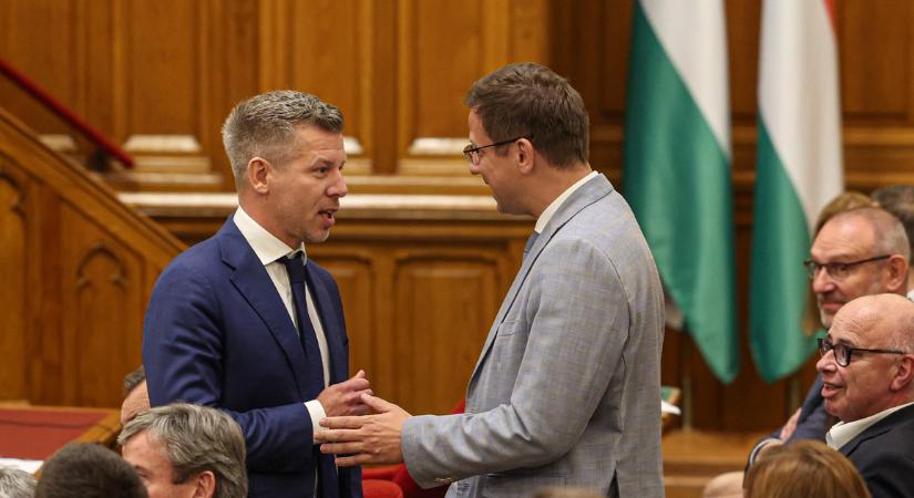 Magyar Péter parlamenti vita közben védte be Gulyás Gergelyt: „Pontosan tudom, hogy soha egy fillért nem emelt el”