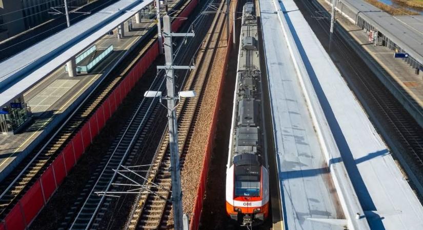 Ilyen nincs, máris vissza kellett küldeni az osztrák vonatokat Bécsbe: a MÁV elhallgatta az ügyet, de Ausztria most elismerte – ez volt a baj velük