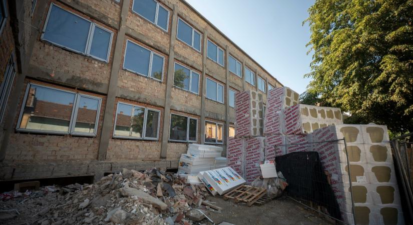 Mikor válik trenddé? Romosodó iskolából építenek bérlakásokat Újpesten