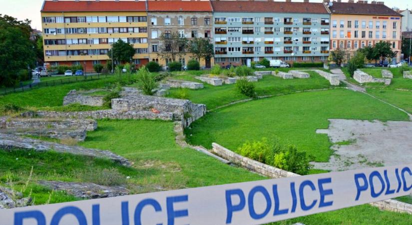 Tragédia Óbudán: egy teraszon találtak rá a haldokló nőre, a mentők már nem tudtak rajta segíteni