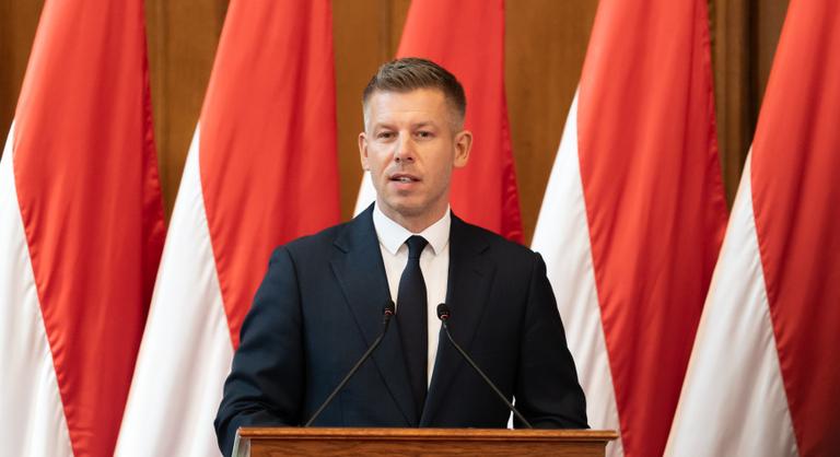 Magyar Péter rendkívüli sajtótájékoztatót tart a Parlamentben