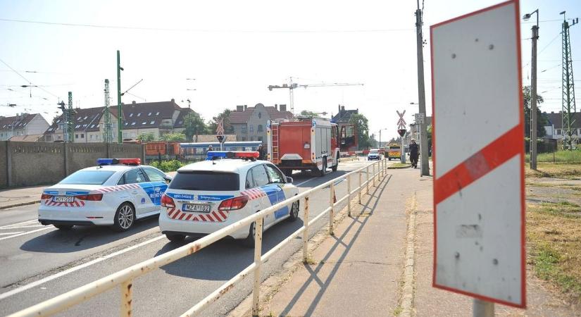Tragédia és totális fennakadás a pécsi fővonalon: embert gázolt a Zágrábba tartó vonat