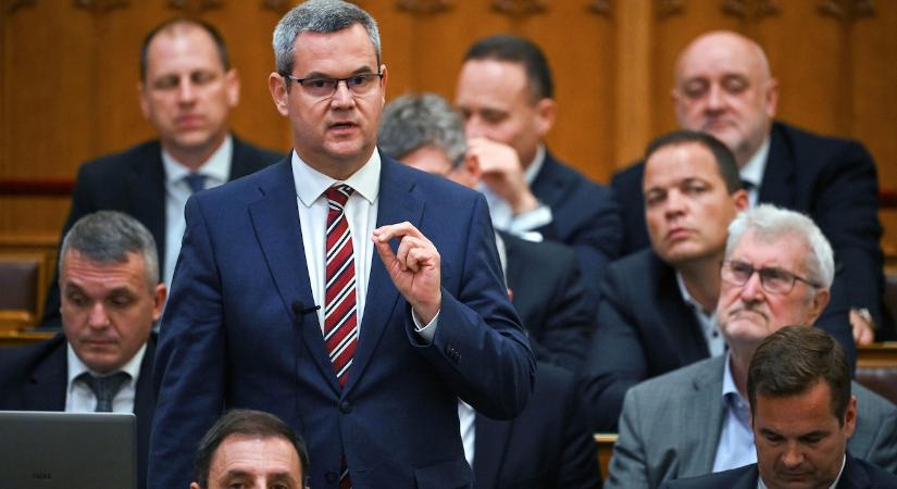 Takács Péter: Úgy tudom, Magyar Péter a házassága alatt is használta a Tindert