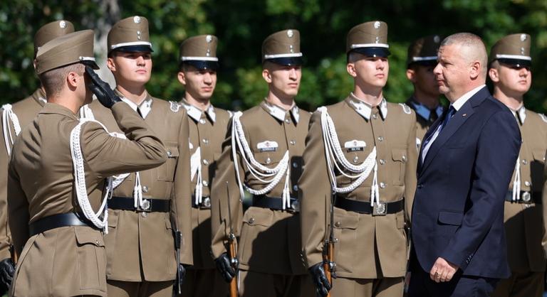 Visszatérhetnek a honvédséghez a fiatalítás miatt eltávolított katonák